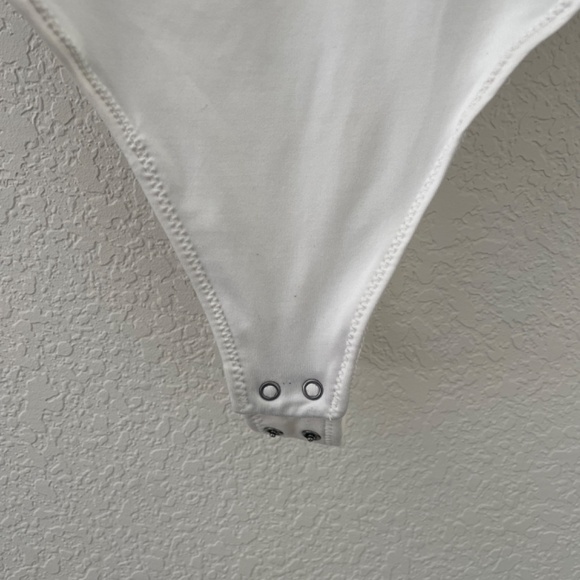 Abercrombie Seersucker Flutter Sleeve Bodysuit - Picture 5 of 6